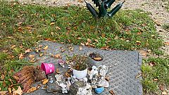 Ausgedienter Grabschmuck 