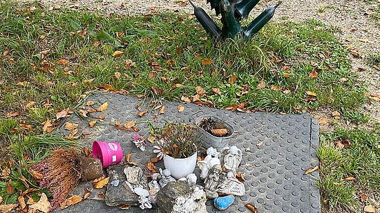 Ausgedienter Grabschmuck 