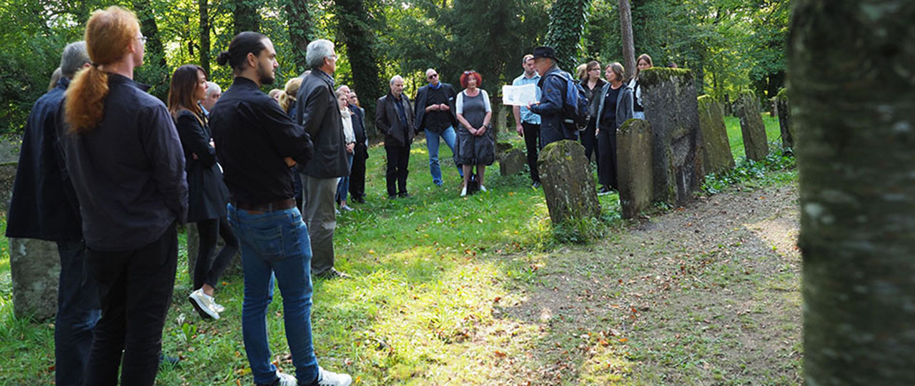 Ralph Weingarten erzählt über die Geschichte(n) des jüdischen Friedhofs in Endingen (AG)